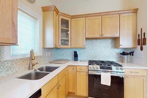 Fridge, microwave, oven, stovetop - Restful getaway with pool, tennis, patio, fireplace, jetted tub, & central AC (Ocean City)
