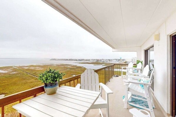 Outdoor dining - Bay Princess 403 - Just Breathe (Ocean City)