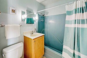Shower, towels - Bridge Point 24 (Ocean City)