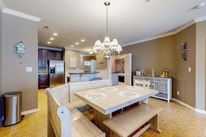 Dining - Sunset Island - 35 Fountain 4D (Ocean City)