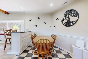 Dining - Secluded Oasis with Expansive Outdoor Spaces, Bay Views, and Modern Amenities (West Ocean City)