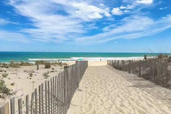 A sandy beach path leading to the ocean with a wooden fence on one side. - Updated condo with seasonal pool, 2 blocks to the beach & Northside Park (Ocean City)