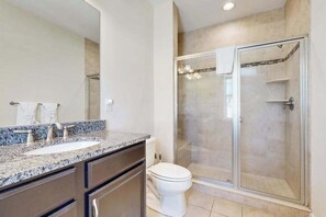 Shower, hair dryer, towels - Charming townhouse with shared pool & stunning bay views (Ocean City)