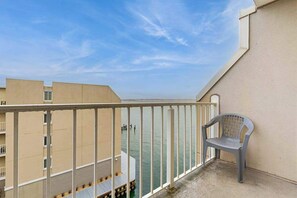 Property grounds - Prime Location w/ Views of Isle of Wight Bay, Close to Nightlife & Restaurants (Ocean City)