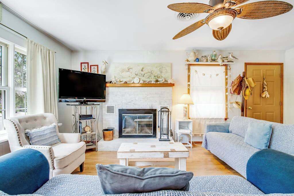 TV, DVD player, offices