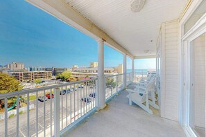 Property grounds - Key Largo Penthouse w/ Ocean View, W/D, WiFi, AC - Half a Block to the Beach (Ocean City)