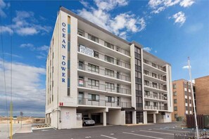 Exterior - Waterfront condo w/ a furnished balcony, tranquil view, & full kitchen (Ocean City)