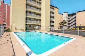 Pool - Ocean-view condo with balcony & pool access - steps from the beach (Ocean City)
