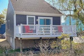 Exterior - Waterfront beach cottage w/ full kitchen, cable, free WiFi - close to the beach (Ocean City)