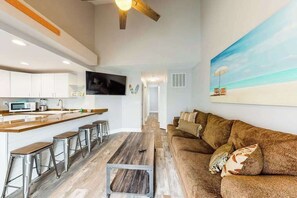 TV, offices - Waterfront beach cottage w/ full kitchen, cable, free WiFi - close to the beach (Ocean City)