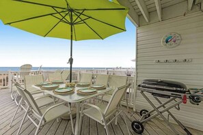 Outdoor dining - Beach Village 6 (Ocean City)