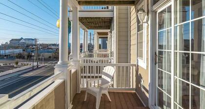 Saint Louis Ave townhouse central AC & private washer/dryer - near the ocean