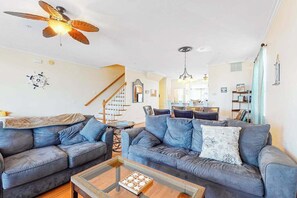 Fernseher, Kamin, Tischfußball, Arbeitsbereiche