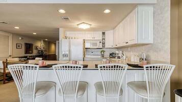 Coffee/tea maker, fridge, microwave, stovetop