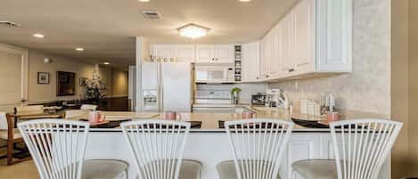 Fridge, microwave, stovetop, dishwasher
