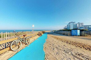 Beach nearby - Fourth-Floor Condo near the Beach w/Private Balcony, Ocean View, A/C, Free WiFi (Ocean City)