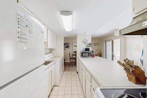 Fridge, microwave, oven, stovetop - Fourth-Floor Condo near the Beach w/Private Balcony, Ocean View, A/C, Free WiFi (Ocean City)