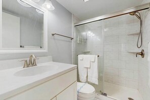 Shower, hair dryer, towels - Fourth-Floor Condo near the Beach w/Private Balcony, Ocean View, A/C, Free WiFi (Ocean City)