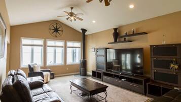 Smart TV, chimenea