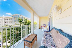 Property grounds - Sunset Island Condo w/ AC, Private W/D, Free WiFi, Shared Pools - Walk to Beach (Ocean City)