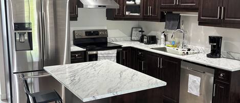 Fridge, microwave, stovetop, dishwasher