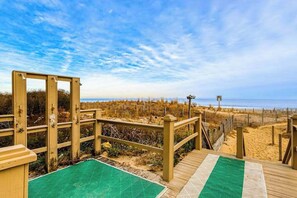 Property grounds - Oceanfront Getaway w/ Private Balcony, Free WiFi, Beach Access & Shared Pool (Ocean City)