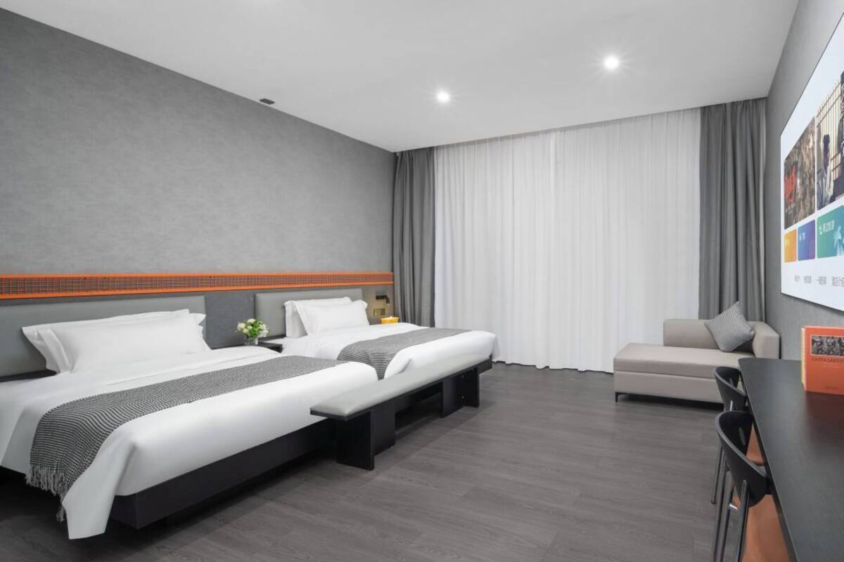 Classic Twin Room | Laptop workspace, blackout drapes, soundproofing, iron/ironing board