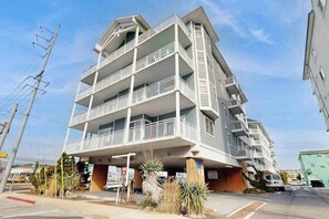 Exterior - Spacious Condo near the Beach w/Free WiFi, Private Washer/Dryer, and Shared Pool (Ocean City)