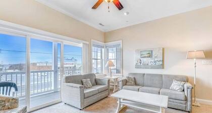Sparkling Family Townhouse w/Private Balcony/Washer/Dryer/Free WiFi/Central AC