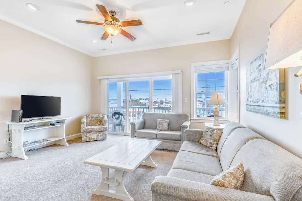TV, DVD player, offices