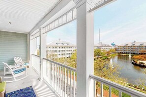 Property grounds - Bright & Roomy Condo w/Shared Pool, Free WiFi, Central AC, Water Views, & W/D (Ocean City)