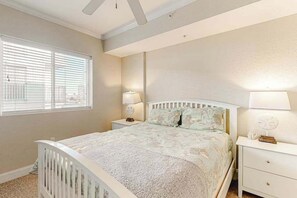 3 bedrooms, iron/ironing board, WiFi, bed sheets - Midtown Condo with Balcony, Gas Fireplace, Washer/Dryer, WiFi & Shared Pool (Ocean City)