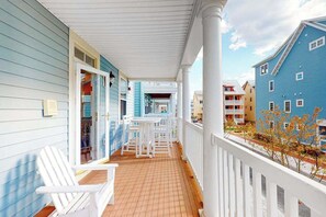 Terrace/patio - Big & Beautiful Home Steps From Bay w/Shared Pool, WiFi, AC, Water Views, & W/D (Ocean City)