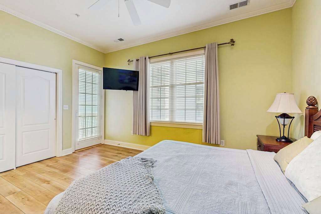 4 bedrooms, WiFi, bed sheets
