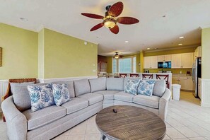 TV, fireplace, DVD player, offices - Ocean Block Townhome with Ocean View, Balcony, Fireplace, AC & Free WiFi (Ocean City)