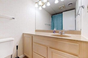 Shower, hair dryer, towels - Oceanfront Condo with Balcony, Central AC, Washer/Dryer, WiFi & Shared Pool (Ocean City)