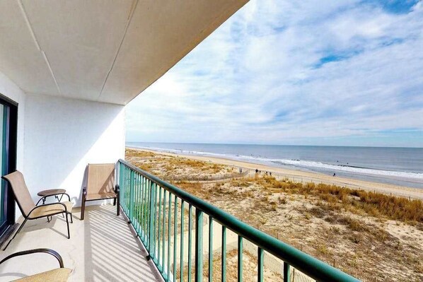 Property grounds - Oceanfront Condo with Balcony, Central AC, Washer/Dryer, WiFi & Shared Pool (Ocean City)