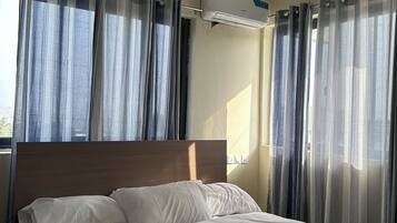 Iron/ironing board, WiFi, bed sheets