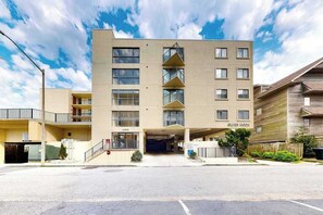 Exterior - Oceanfront Condo w/ Gorgeous View, 2 Balconies, AC, Laundry & Shared Pool (Ocean City)