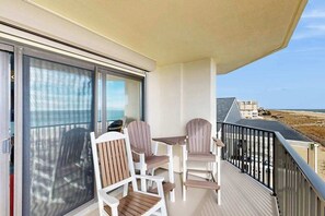 Property grounds - Oceanfront Condo w/ Gorgeous View, 2 Balconies, AC, Laundry & Shared Pool (Ocean City)