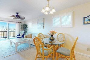 TV, DVD player, offices - Bayfront Condo with Bay/Wetland Views, Balcony, WiFi & AC - Walk to the Beach (Ocean City)