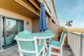 Outdoor dining - Oceanfront, Multi-Level Townhome with Decks, Beach Access & Washer/Dryer (Ocean City)