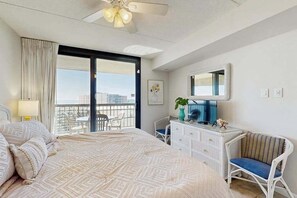 WiFi, bed sheets - Superb beach condo with balcony, views, pools, gym, tennis, sauna & AC (Ocean City)