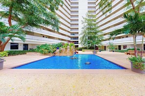Pool - Bright beach condo with balcony, views, pool, game room, tennis court & AC (Ocean City)