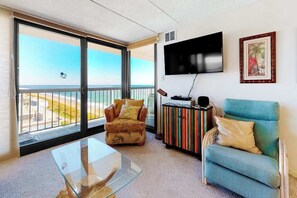 TV, DVD player, table football, offices - Amazing inviting beach condo with pools, game room, sauna & gym (Ocean City)