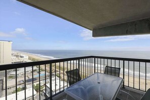 Property grounds - Modern & affordable beach condo with pools, gym, tennis, sauna & central AC (Ocean City)