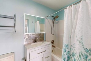 Shower, hair dryer, towels - Convenient Location, Pool, Balcony with Views of the Bay (Ocean City)