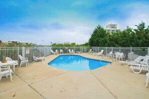 Pool - Convenient Location, Pool, Balcony with Views of the Bay (Ocean City)
