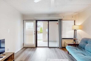 TV, offices - Beach House 102 (Ocean City)
