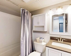 Shower, hair dryer, towels - Salty Sands II 103 (Ocean City)